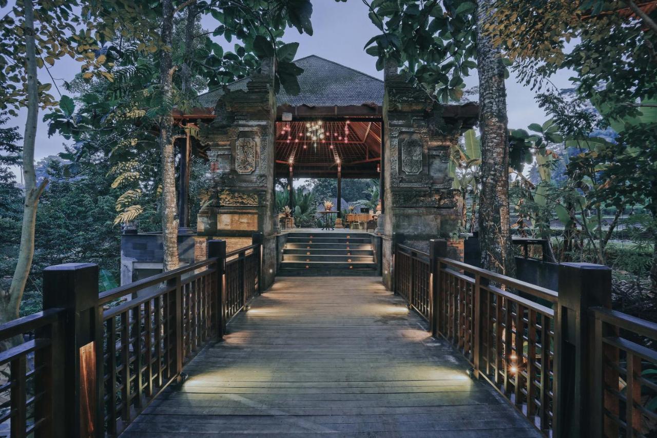 The Sebali Resort Ubud Zewnętrze zdjęcie The bridge leading to the restaurant