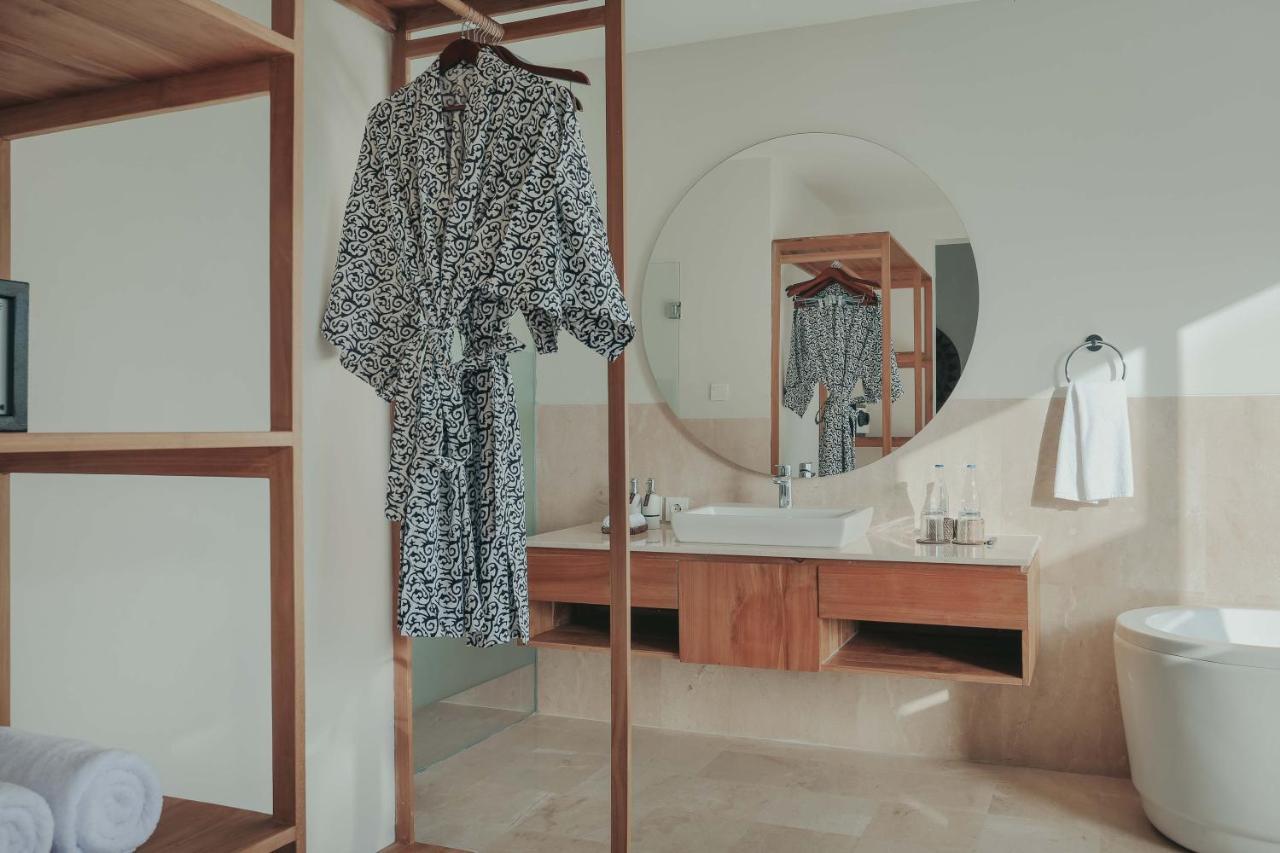 The Sebali Resort Ubud Zewnętrze zdjęcie A bathrobe hanging on a hanger