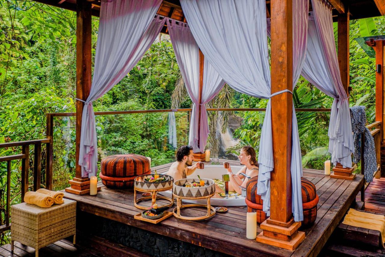 The Sebali Resort Ubud Zewnętrze zdjęcie The hot tub at the resort