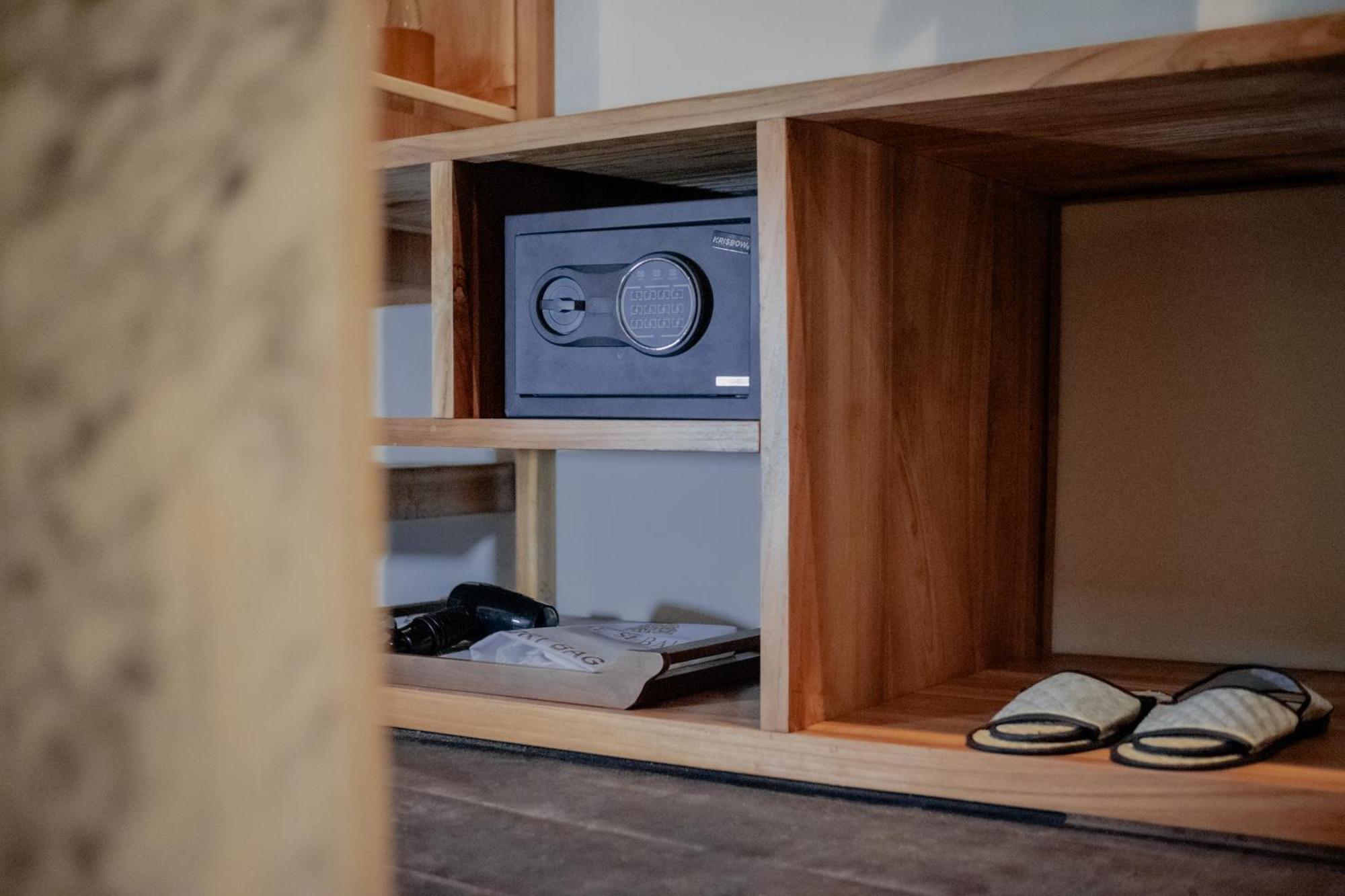 The Sebali Resort Ubud Zewnętrze zdjęcie A safe in a hotel room