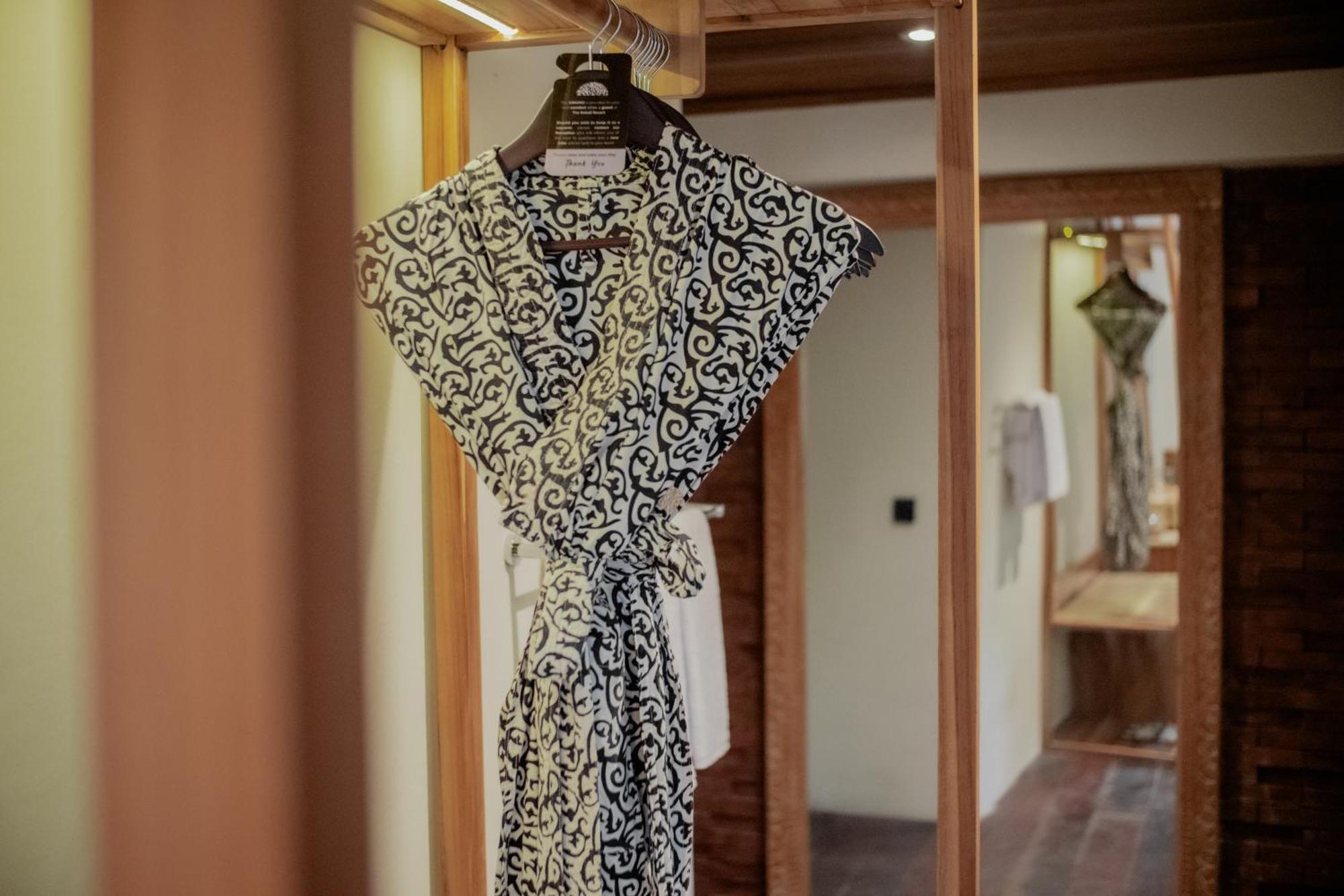 The Sebali Resort Ubud Zewnętrze zdjęcie A bathrobe hanging on a hanger
